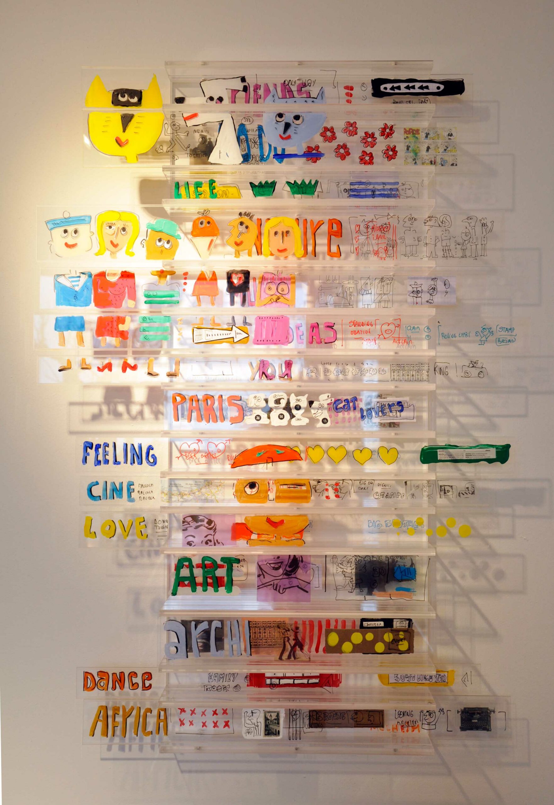 Bibliothèque " Cat Lovers " - Oeuvre en plexiglass avec 30 bandes coulissantes extensible de 40 cm à 90 cm - Hauteur 102,,50 cm - Ci-joint ouverte