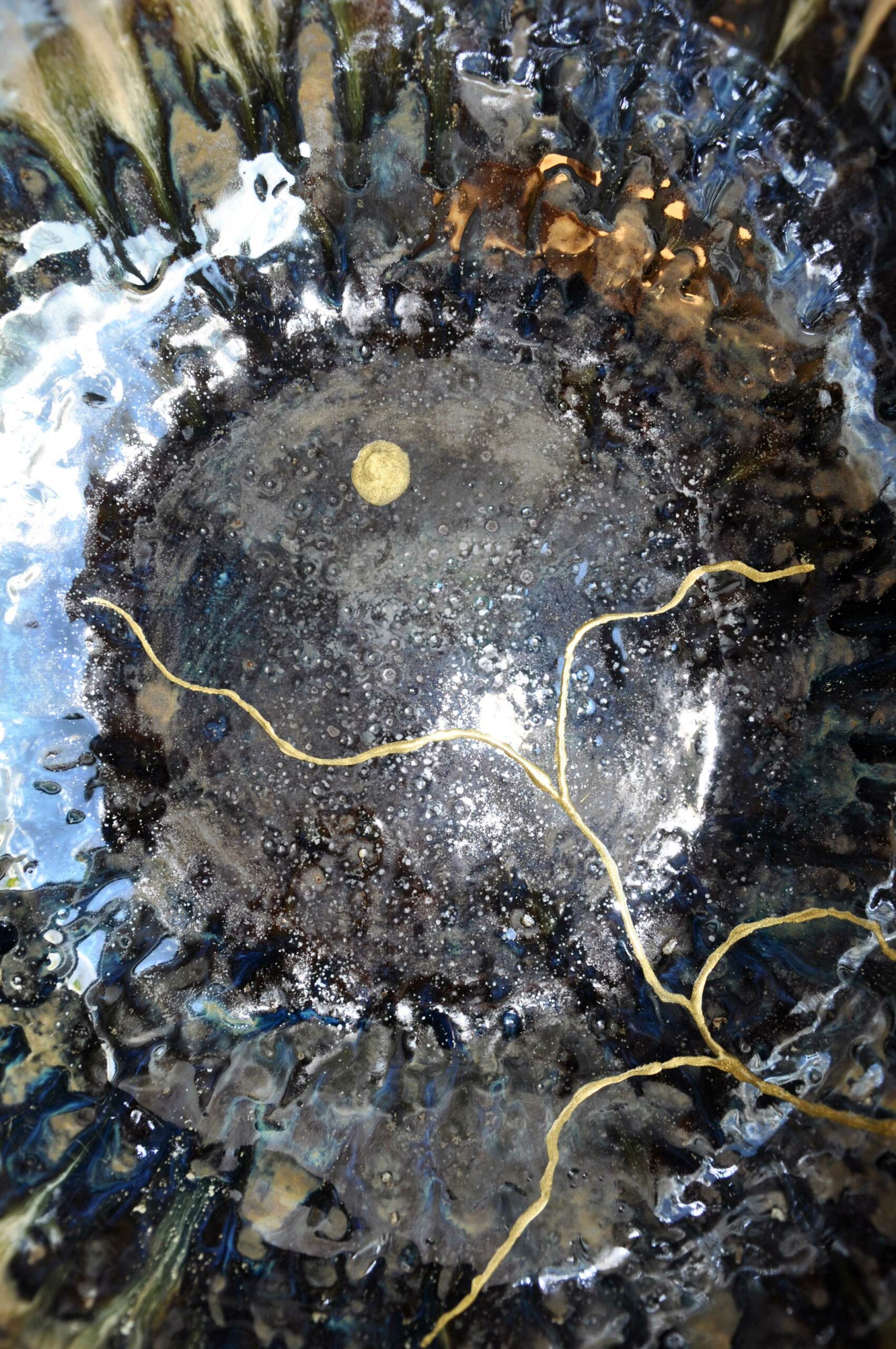 Grande Coquille " Noir Kintsugi " - L 38 cm x P 34 cm x H 17 cm - Pièce unique en céramique