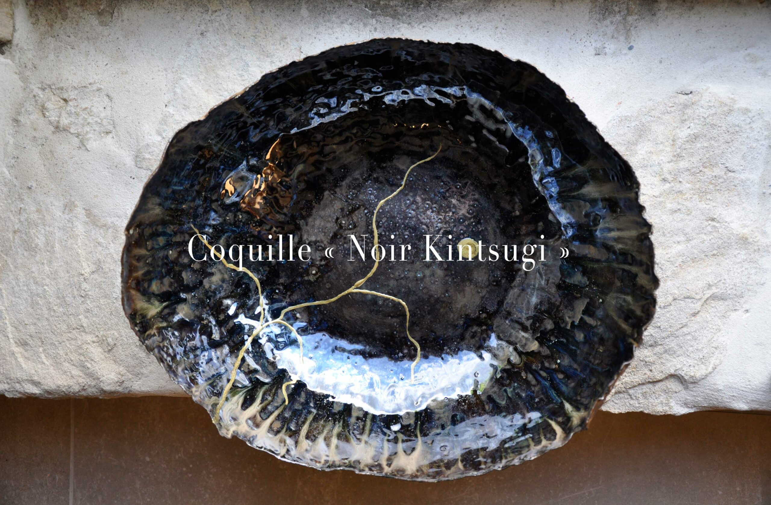 Grande Coquille " Noir Kintsugi " - L 38 cm x P 34 cm x H 17 cm - Pièce unique en céramique
