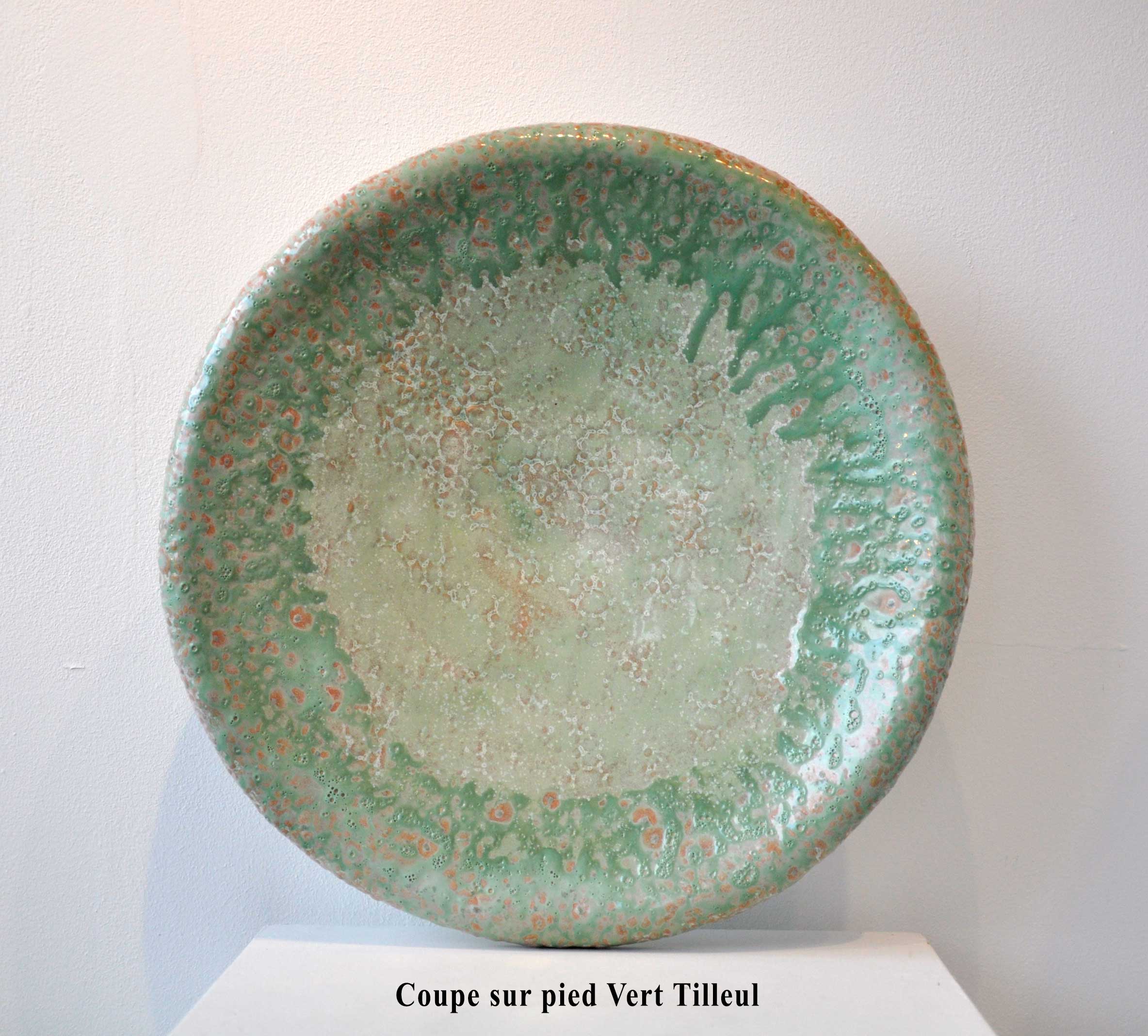 Coupe sur pied Vert Tilleul - Pièce unique en céramique - Diamètre 41 cm x hauteur 10 cm