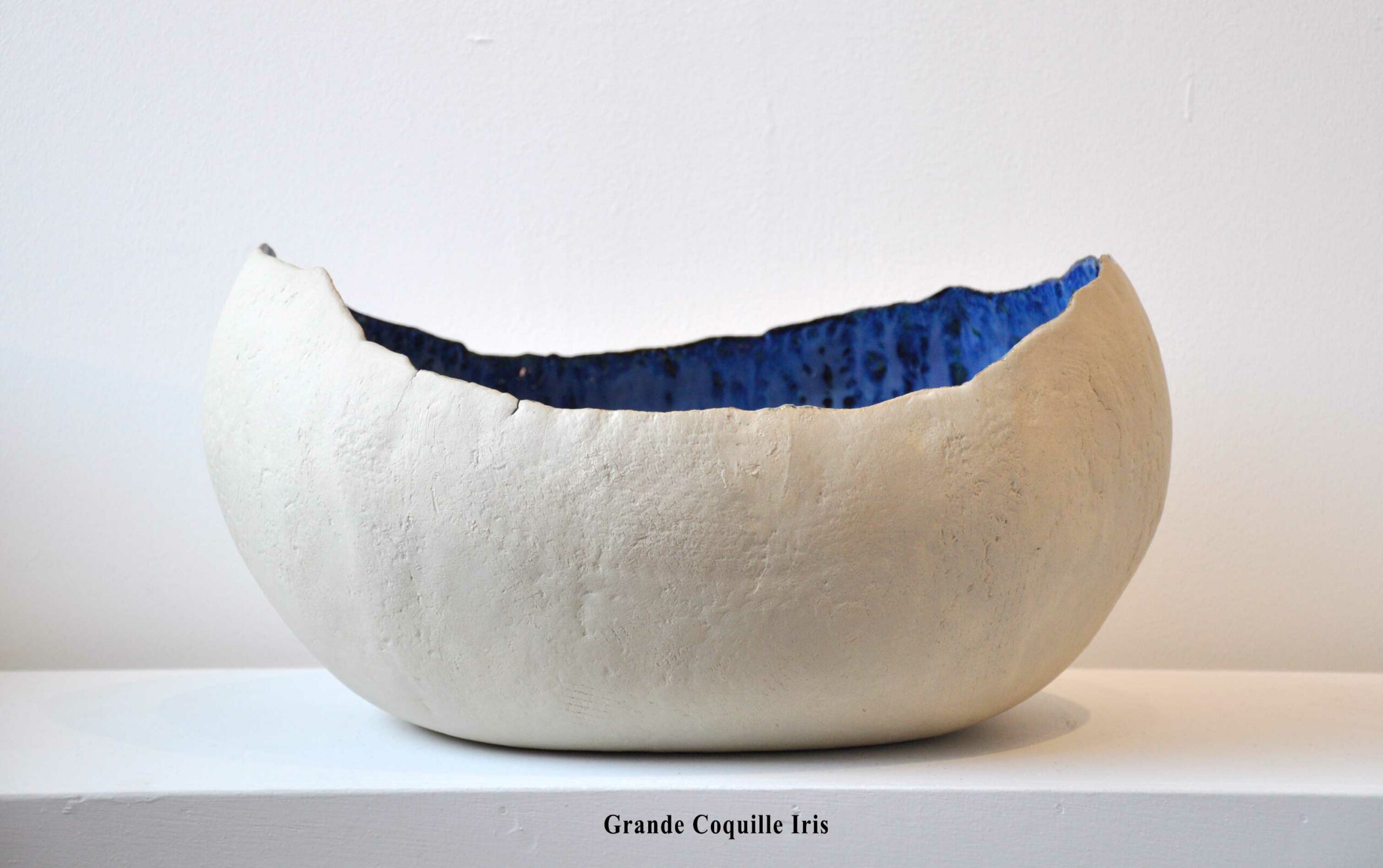 Grande Coquille Iris - Pièce unique en céramique - L 39 cm x P 35 cm x h 20 cm