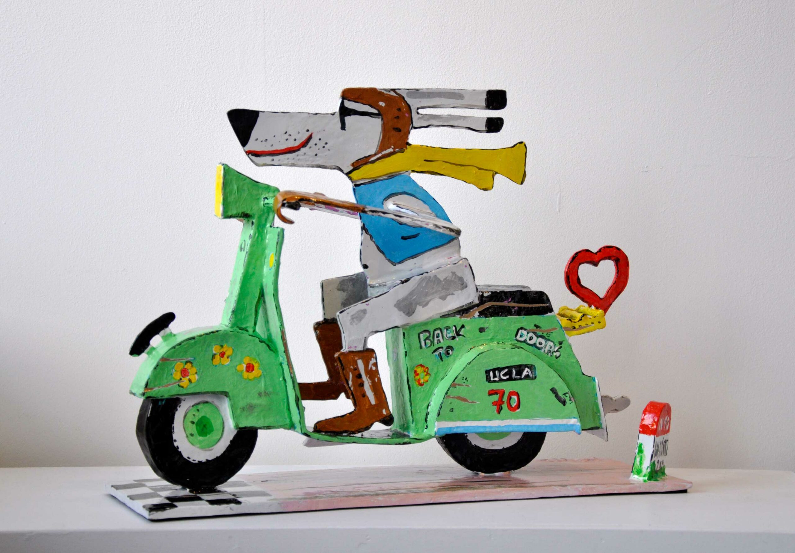 "Fresh! "Jack et le cœur en scooter orange- ( Face A ) Sculpture en bronze peint - Hauteur 36 cm x Longueur 49 cm x profondeur 16,50 cm