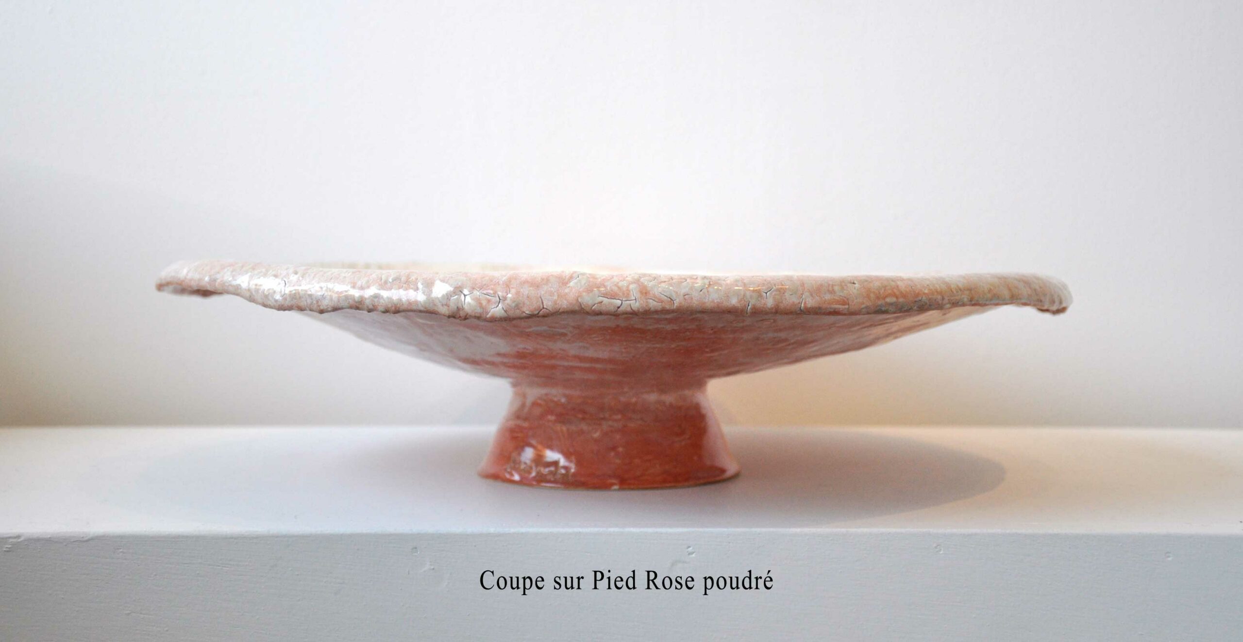 Coupe sur pied Rose poudré - Pièce unique en céramique - Diamètre 41 cm x hauteur 10 cm