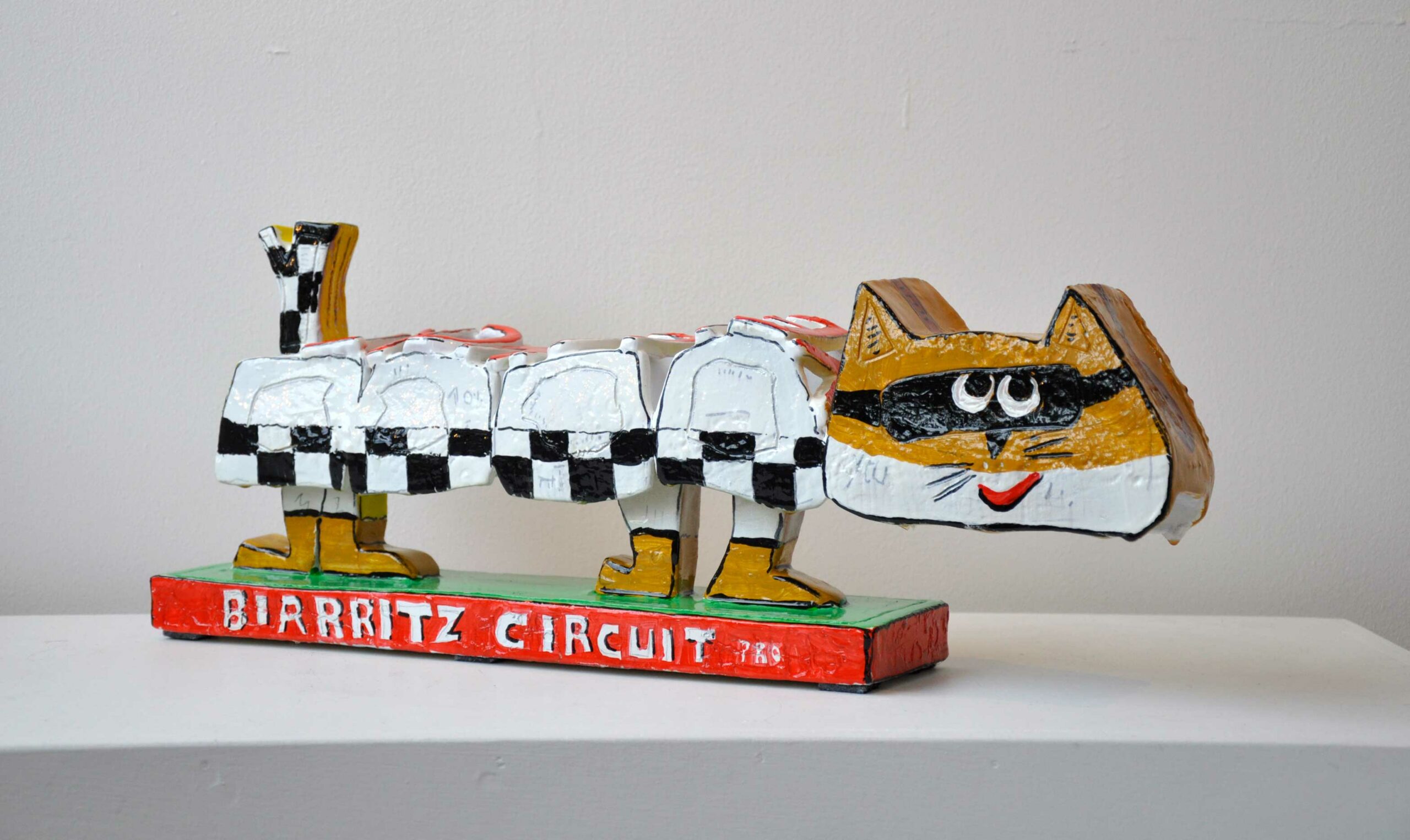 Yellow Cat - Sculpture en céramique - Hauteur 16,50 cm x Longueur 47 cm x P 5,50 cm -
