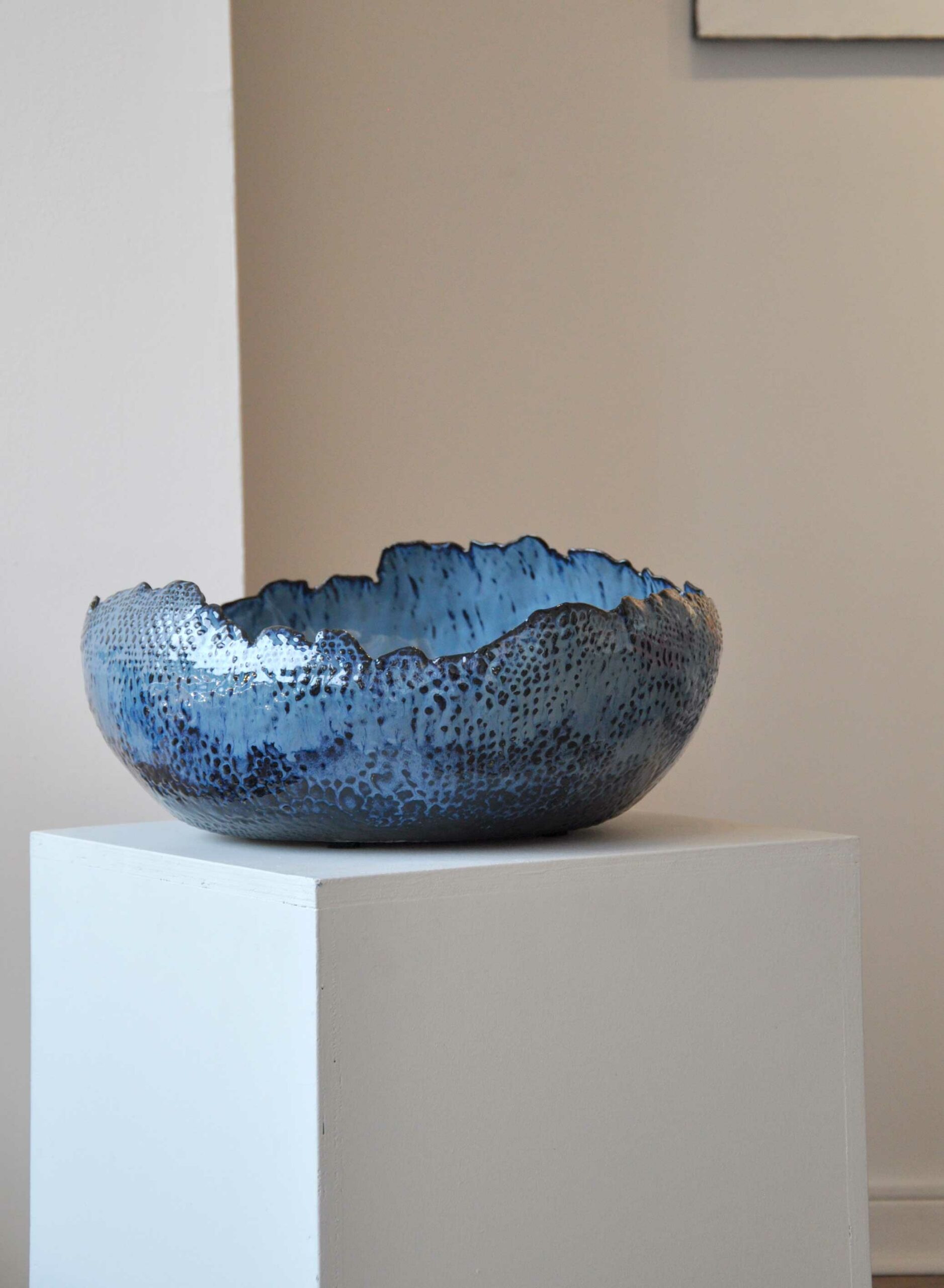 NOUVEAUTÉ DU MOIS: Grande Coquille " BLEU SAPHIR "- Pièce unique en céramique - L 38 cm x P 34 cm x h 17 cm