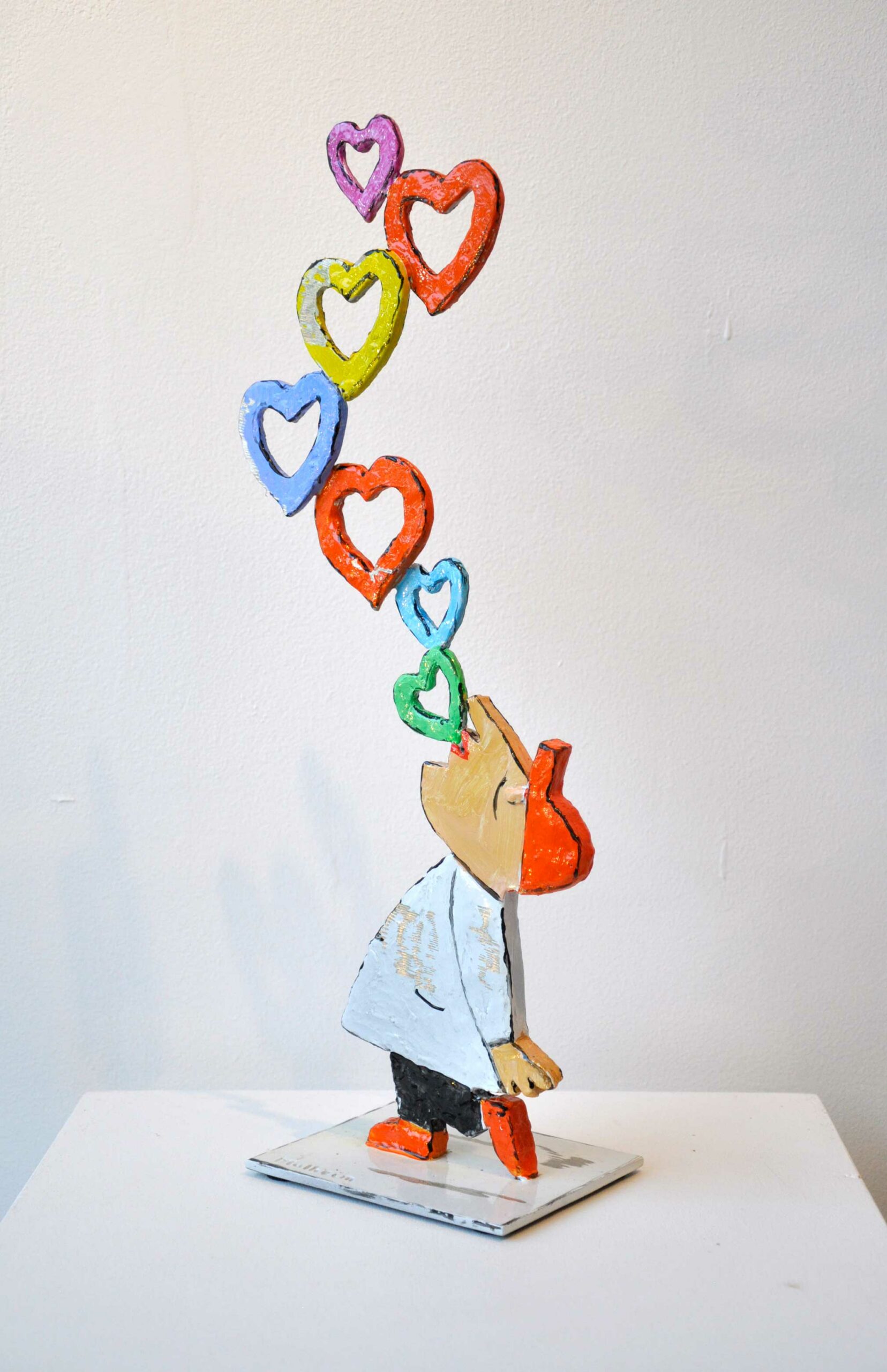 " Le souffleur de cœurs " - Sculpture en bronze peint -Pièce unique de part ses motifs et couleurs - H 44 cm x L 18 cm x P 10 cm