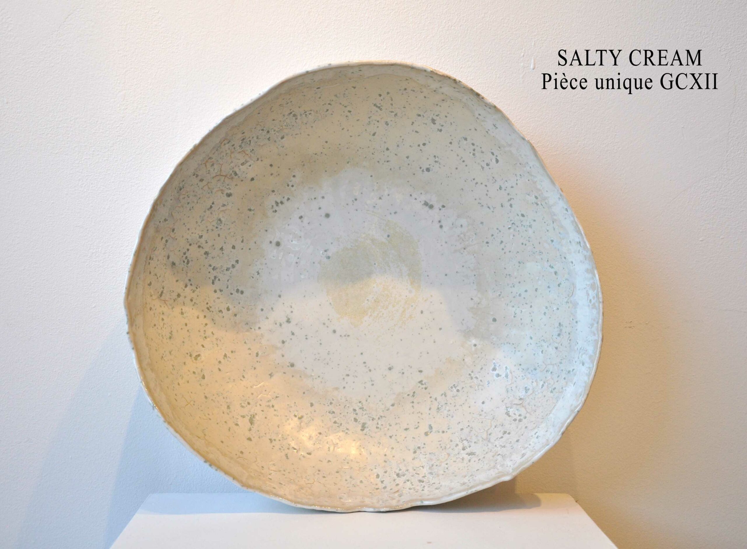 Grande Coquille " SALTY CREAM "- Pièce unique en céramique - L 37 cm x P 35 cm x h 12 cm