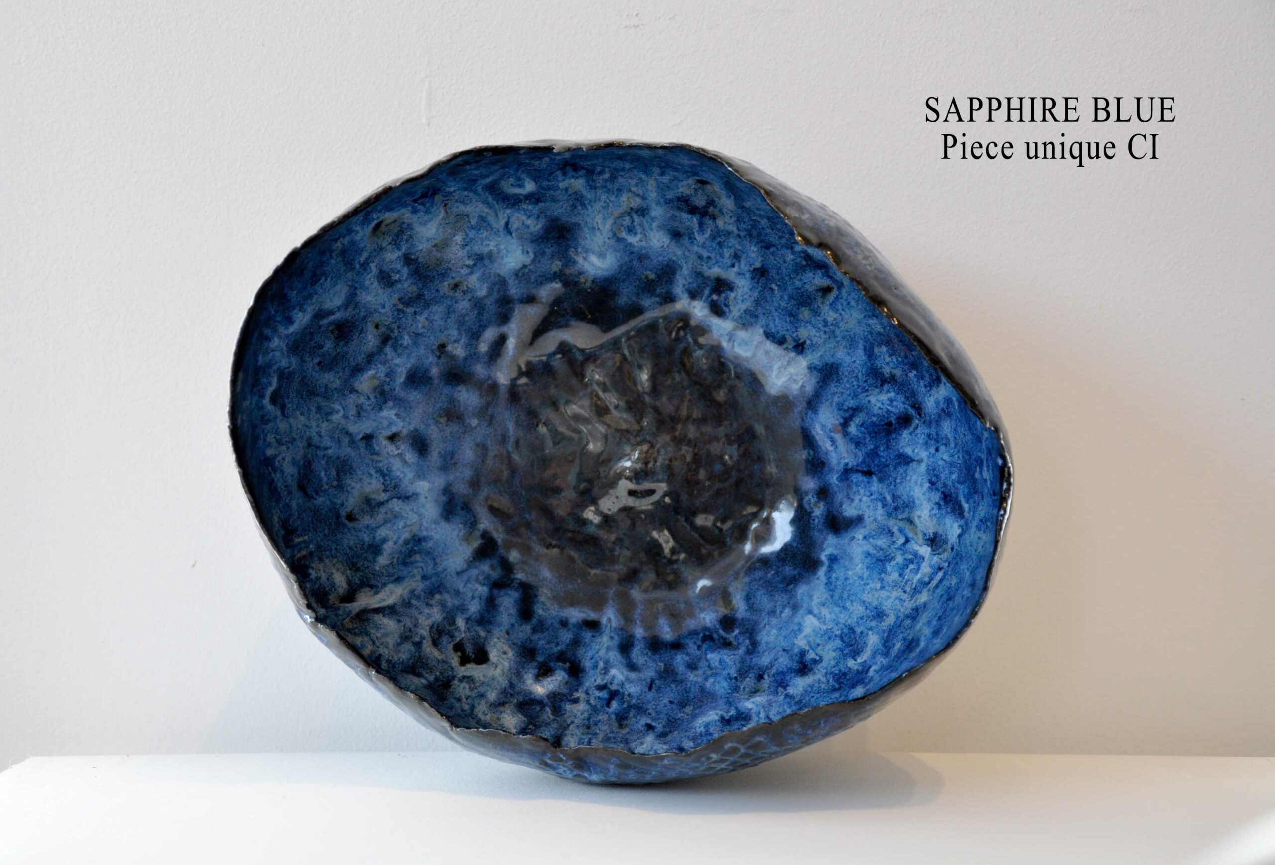 Coquille " SAPPHIRE BLUE "- Pièce unique en céramique - L 28 cm x P 24 cm x h 17 cm