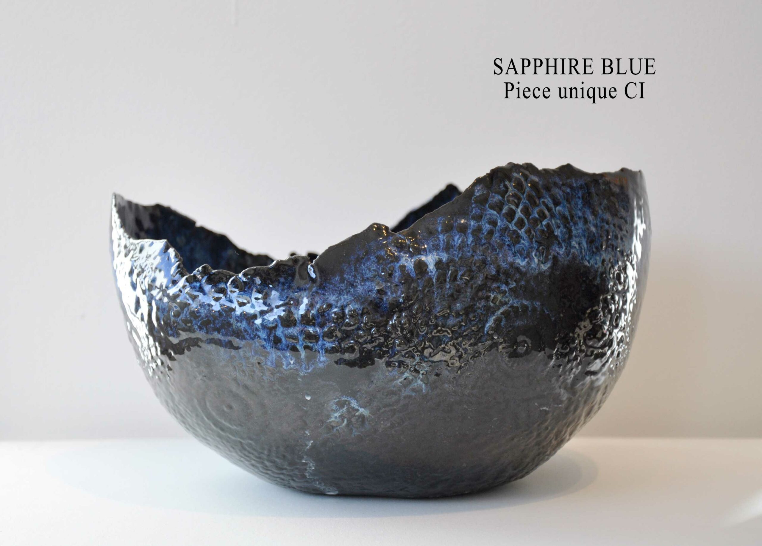 Coquille " SAPPHIRE BLUE "- Pièce unique en céramique - L 28 cm x P 24 cm x h 17 cm
